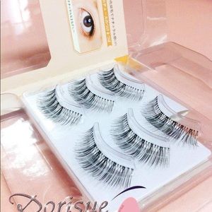 Lightweight natural volume middle long 3p lashes